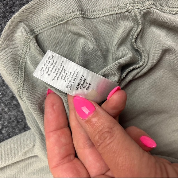 ATHLETA Women’s Cloudlight Restore Tank Top Grey/Green size: Medium - Picture 7 of 7